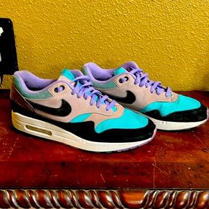 Nike air max :-) addition size 9 1/2 very rare pair of air maxes great condition